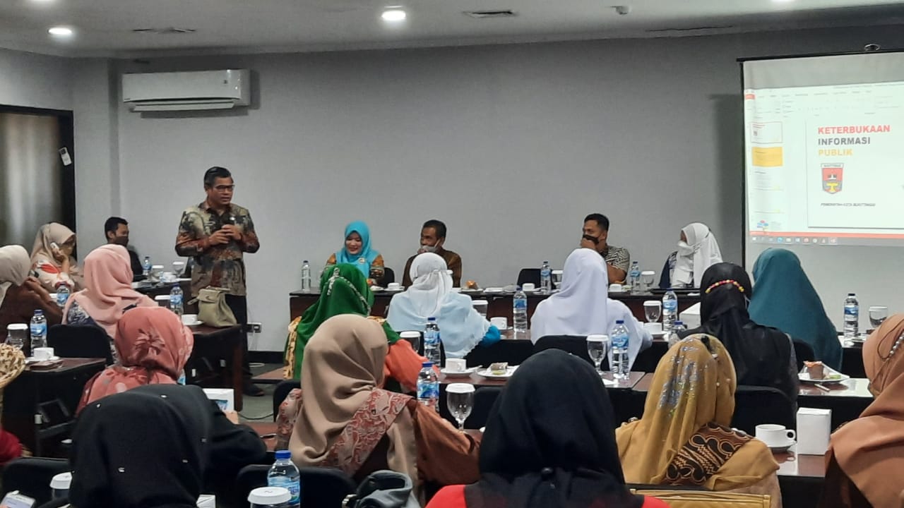 Bimbingan Teknis Peningkatan Kapasitas Perempuan Mengawal Keterbukaan Informasi Publik di Hotel Novotel Bukittinggi 